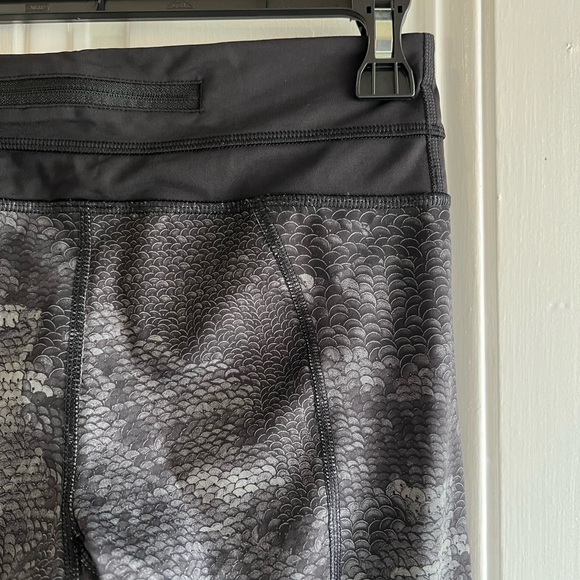 Lululemon Run Inspire Crop II All Full-On Luxstreme Sequin Snake Slate Black - Picture 6 of 12